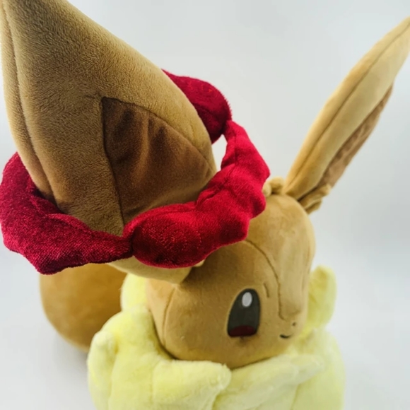 Gigantamax Eevee Pokemon Plushie - 35 CM - Picture 2 of 7